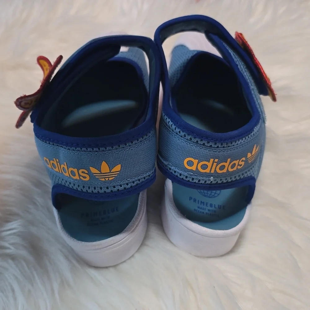 Size 2.5 Adidas girls shoes - Picture 2 of 3